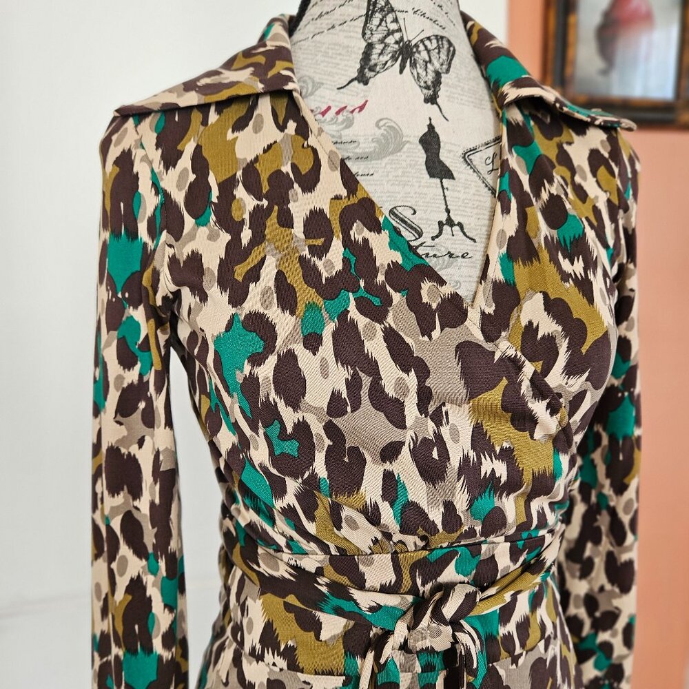Vintage Diane Von Furstenberg Silk Animal Print Wrap Dress S-4